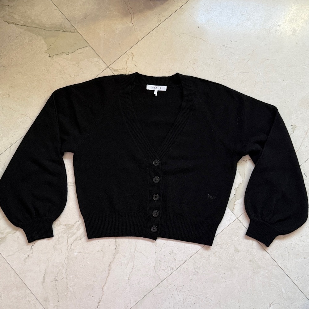 FRAME- Black 100% cashmere button front cardigan w bubble sleeves & tonal logo ✨